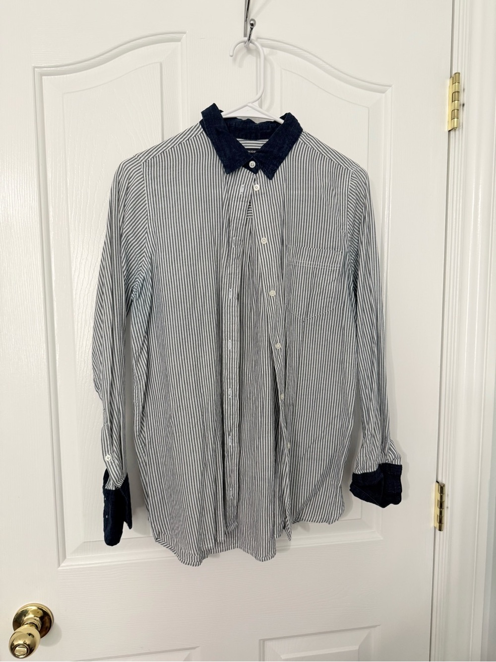 JCrew women’s Striped Long-Sleeve Shirt with Contrast Collar &Cuffs - Blue/White